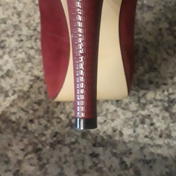 Shoes - Picture 6 of 8